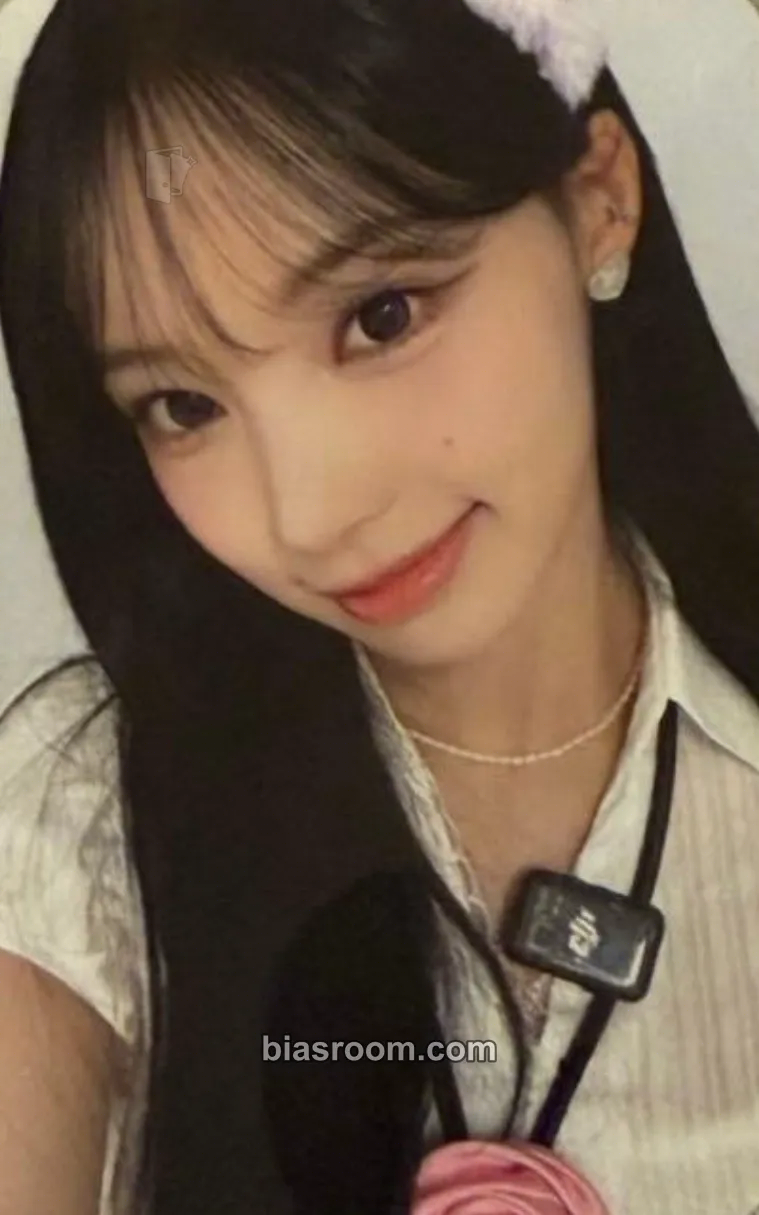 Woni Glow Up Photocard - RESCENE - RESCENE K-pop photocard