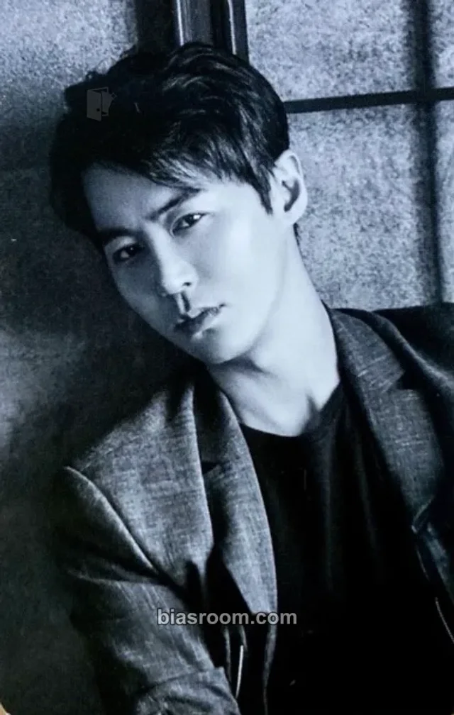 Shinhwa - Junjin - 2017 Season's Greetings Other photocard set