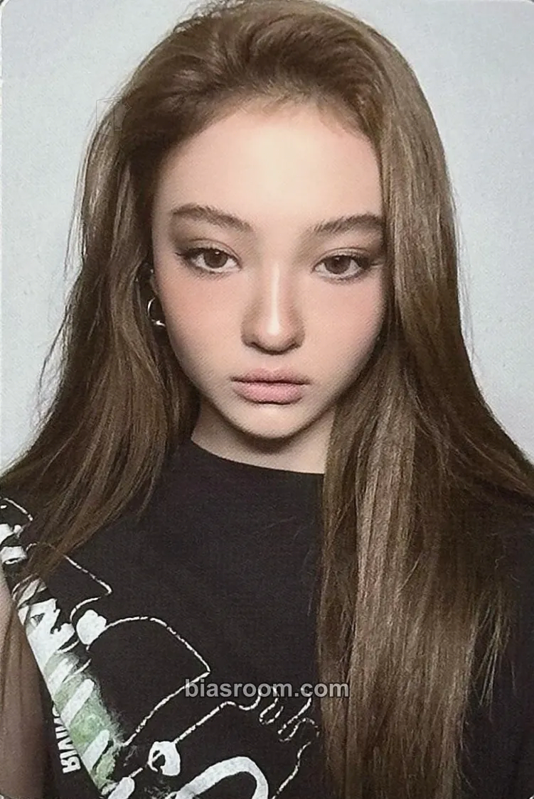 Ella BITE NOW Photocard - MEOVV - MEOVV K-pop photocard