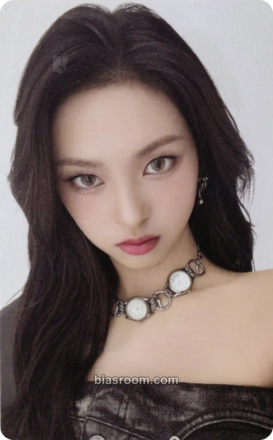 Chiquita Hello Monsters 1st World Tour Photocard - BABYMONSTER - BABYMONSTER K-pop photocard