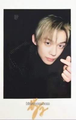 Yeonjun Harper's Bazaar Magazine Photocard - TOMORROW X TOGETHER - TOMORROW X TOGETHER K-pop photocard