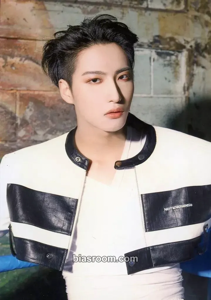 Seonghwa BEYOND : ZERO Photocard - ATEEZ - ATEEZ K-pop photocard