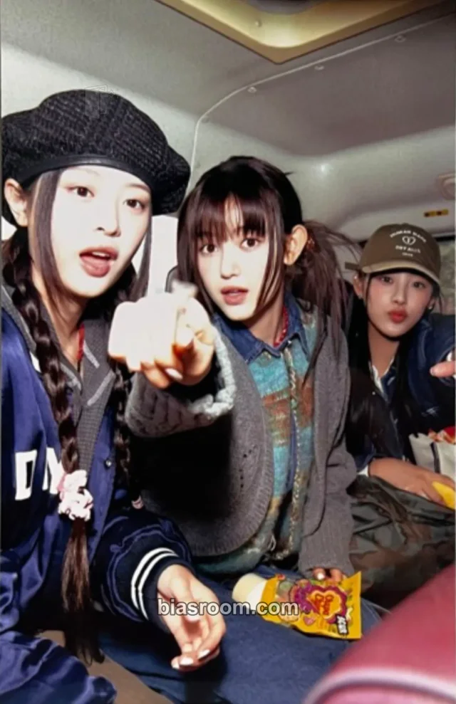 NewJeans - Hanni & Minji & Danielle - Bunnies Camp - The First Fanmeeting Event photo set B version photo print