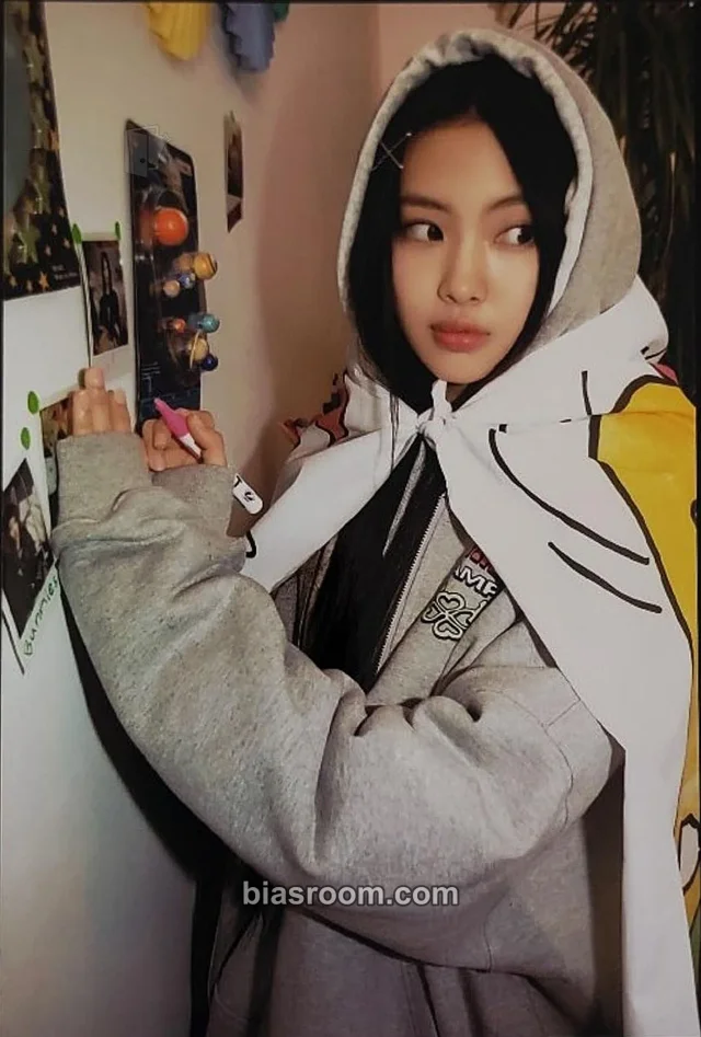 NewJeans - Hyein - Bunnies Camp - The First Fanmeeting Event photo set B version photo print