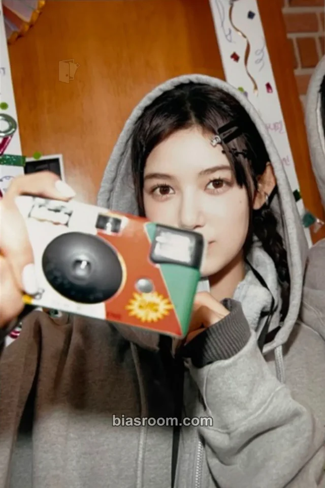 NewJeans - Danielle - Bunnies Camp - The First Fanmeeting Event photo set B version photo print