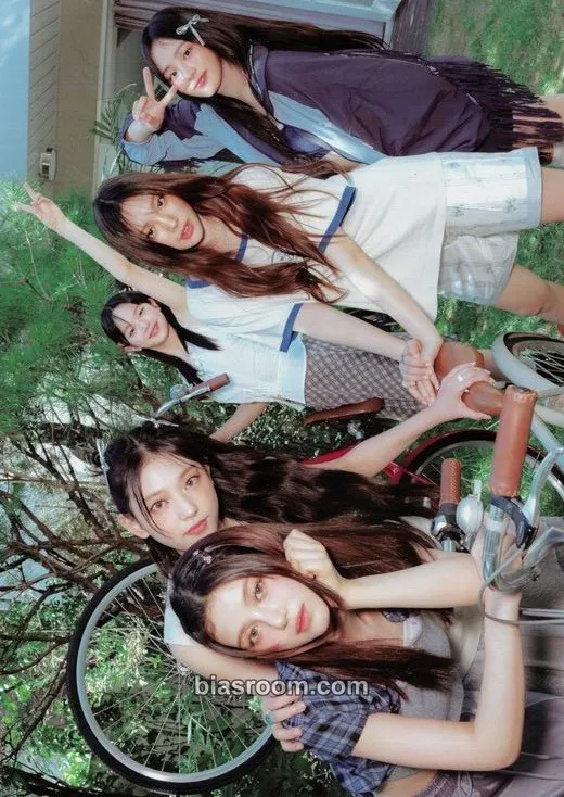 24/7 With NewJeans (2024 Season's Greetings) Photocard - NewJeans - NewJeans K-pop photocard