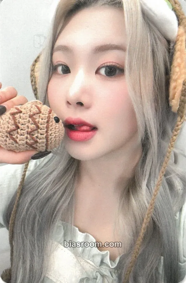 Swan HEADWAY Photocard - PURPLE KISS - PURPLE KISS K-pop photocard