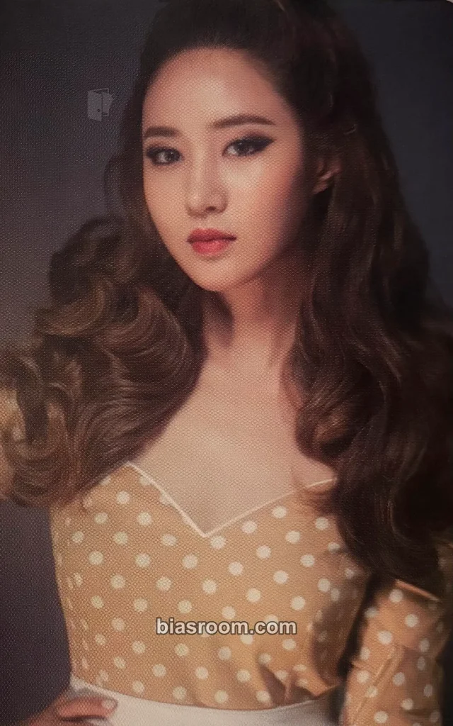 Girls' Generation - Yuri - Lion Heart Album sticker merch photocard