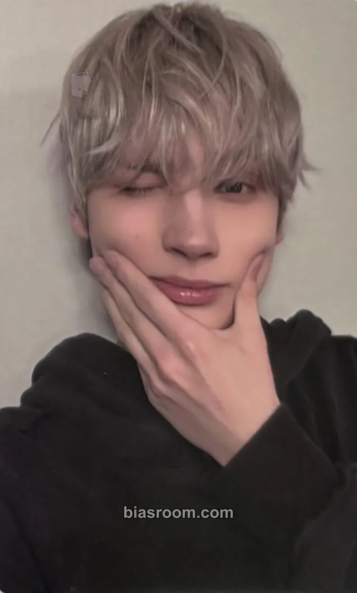 Huening Kai 7TH YEAR: A Moment of Stillness in the Thorns Photocard - TOMORROW X TOGETHER - TOMORROW X TOGETHER K-pop photocard