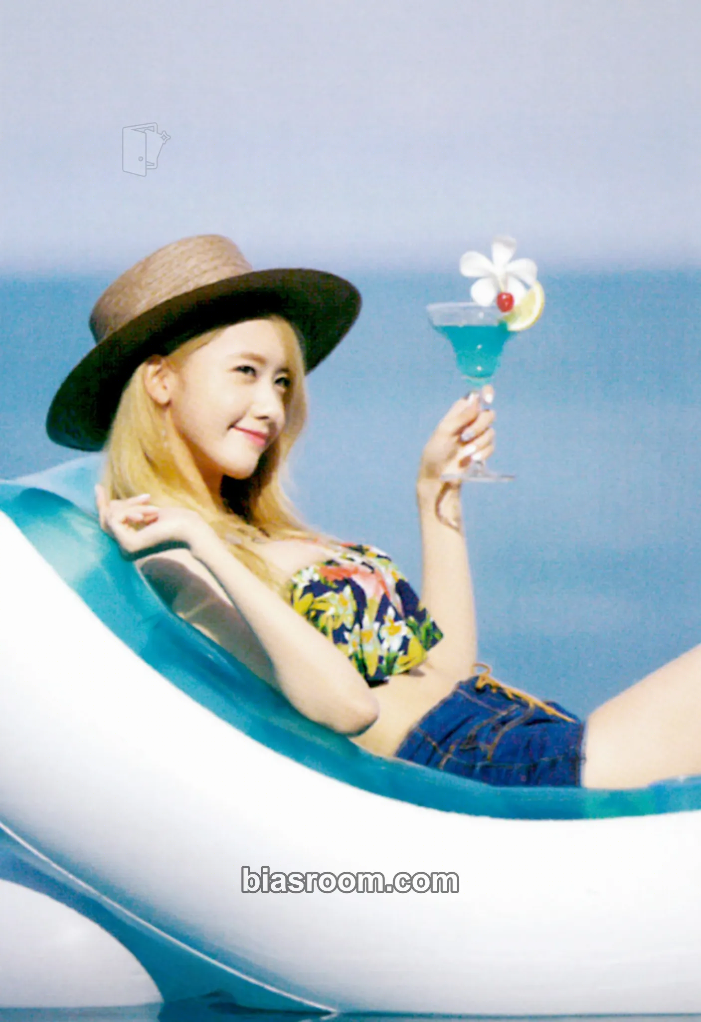 Yoona Party Photocard - Girls' Generation - Girls' Generation K-pop photocard