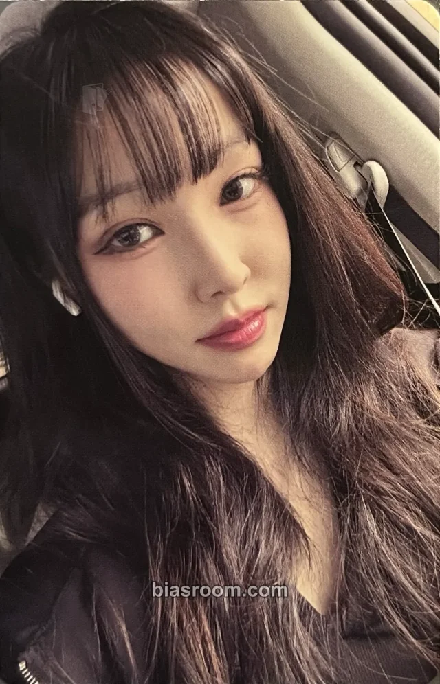 GFRIEND - Yuju - GFriend 10th Anniversary Concert: Season of Memories  Event concert benefit osaka