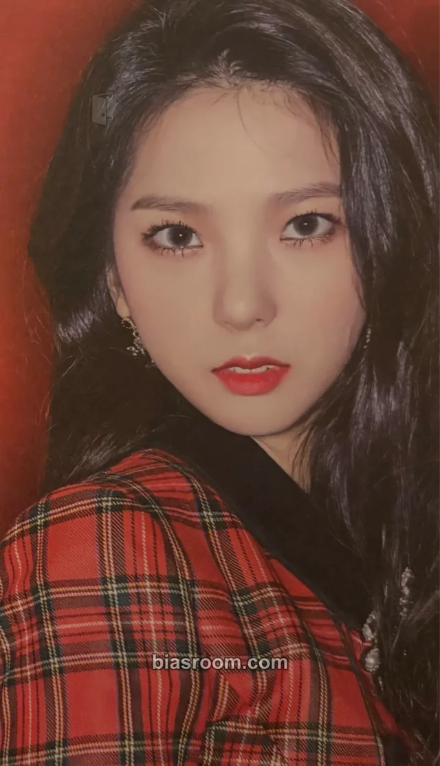 CLC - Yujin - BLACK DRESS Album postcard album inclusion