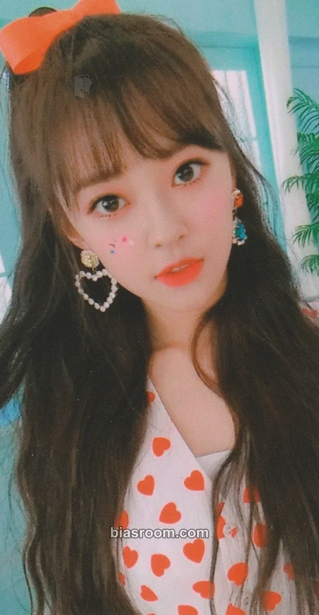 FANATICS - Yoonhye - Milkshake Album album photocard