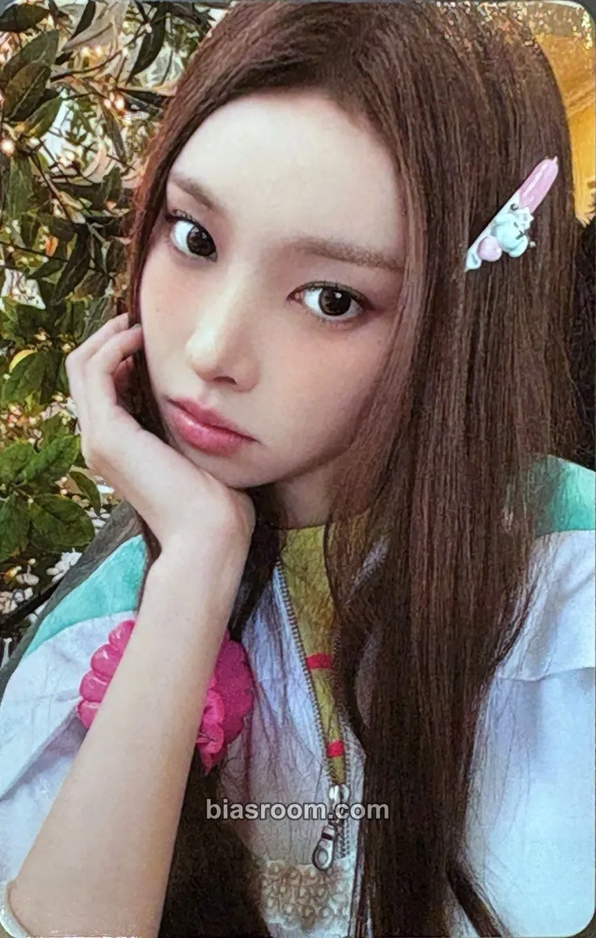 Yunah MAMIHLAPINATAPAI Photocard - ILLIT - ILLIT K-pop photocard