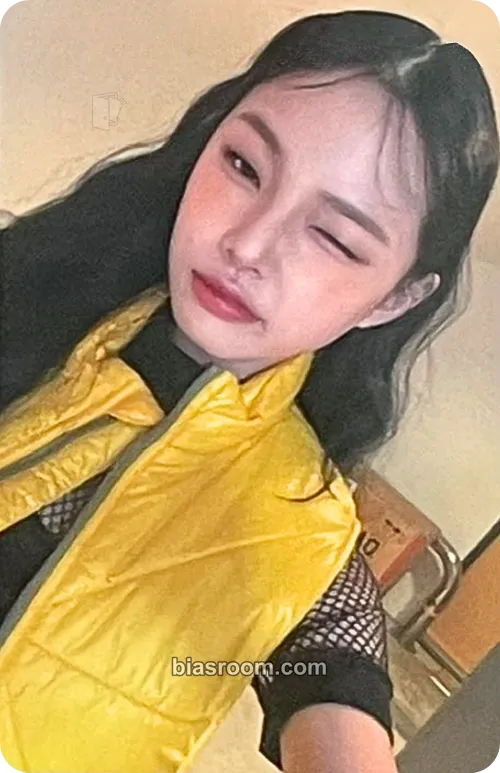 Boeun 2023 Season’s Greeting Photocard - CLASSy - CLASSy K-pop photocard