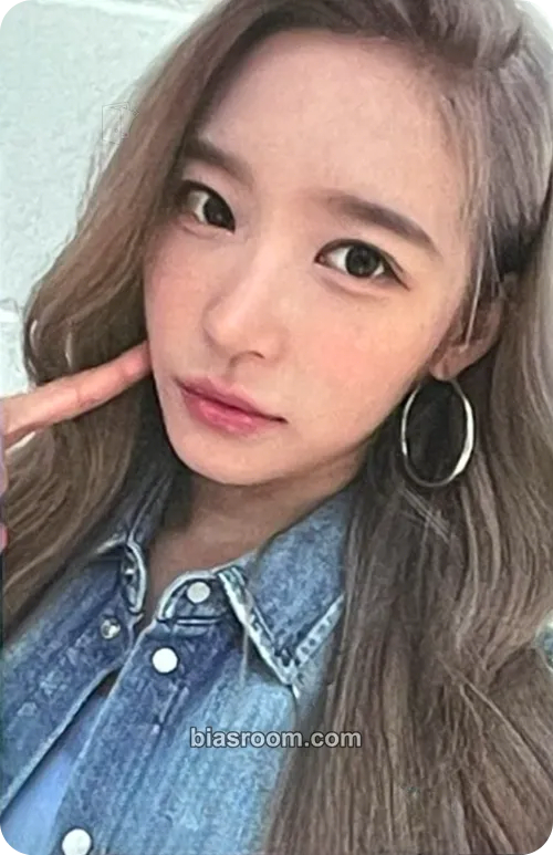Hyungseo 2023 Season’s Greeting Photocard - CLASSy - CLASSy K-pop photocard