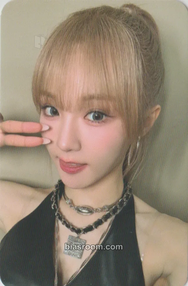 WOOAH - Nana - Unframed Album take version album photocard