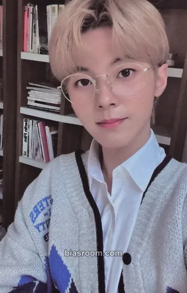 Sungjun BLANK2Y K2Y I: CONFIDENCE [Thumbs Up] K-pop photocard