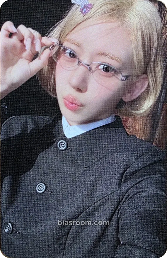 Sakura PUREFLOW pt.1 Photocard - LE SSERAFIM - LE SSERAFIM K-pop photocard