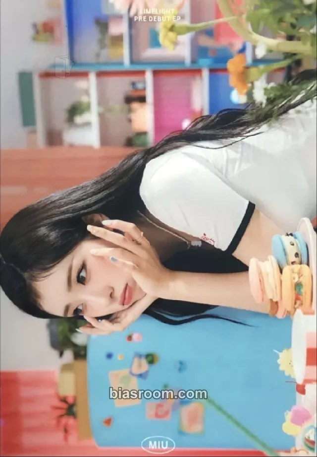 MADEIN - MiU - LIMELIGHT Album postcard album inclusion