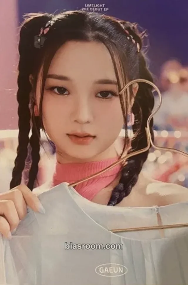 MADEIN - Gaeun - LIMELIGHT Album album inclusion postcard
