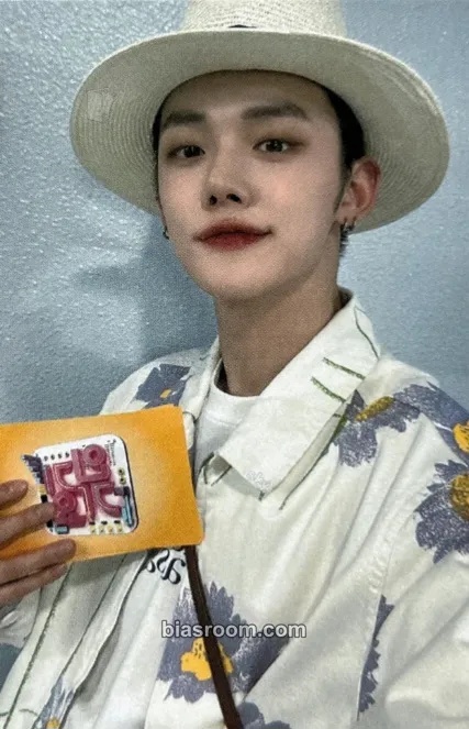Yeonjun Music Show MC Photocard - TOMORROW X TOGETHER - TOMORROW X TOGETHER K-pop photocard