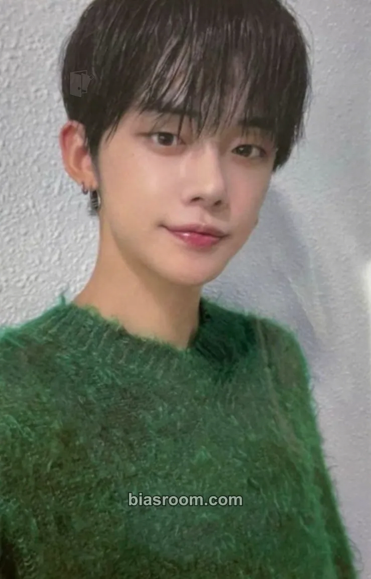 Yeonjun Music Show MC Photocard - TOMORROW X TOGETHER - TOMORROW X TOGETHER K-pop photocard
