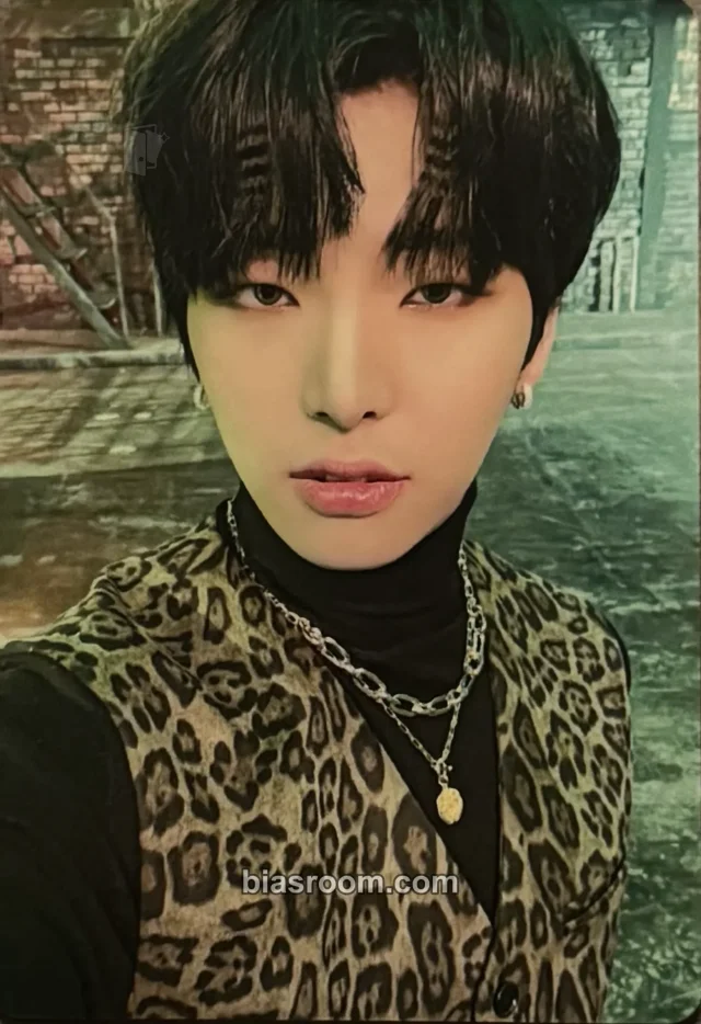 ONEUS - Seoho - DEVIL Album kissent round 3