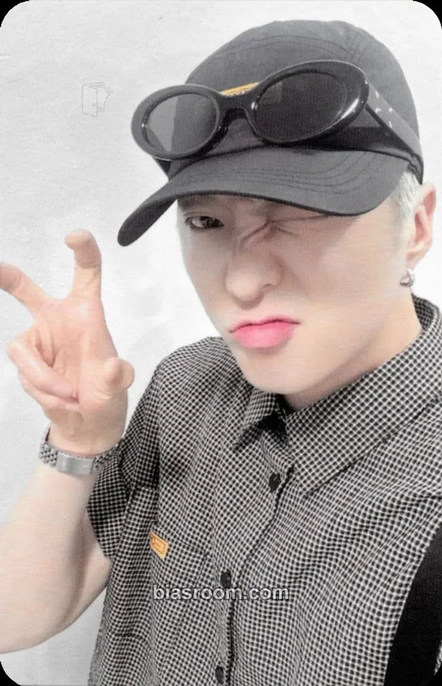 WINNER - Yoon - PAGE 2 Album album photocard behind version