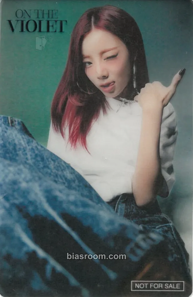 Na Goeun On The Violet Photocard - PURPLE KISS - PURPLE KISS K-pop photocard