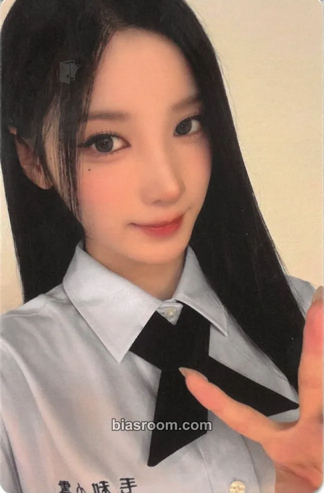 Yuki RBW Cafe Photocard - PURPLE KISS - PURPLE KISS K-pop photocard