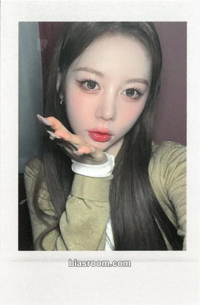 Hyerin Beyond Beauty Photocard - tripleS - tripleS K-pop photocard