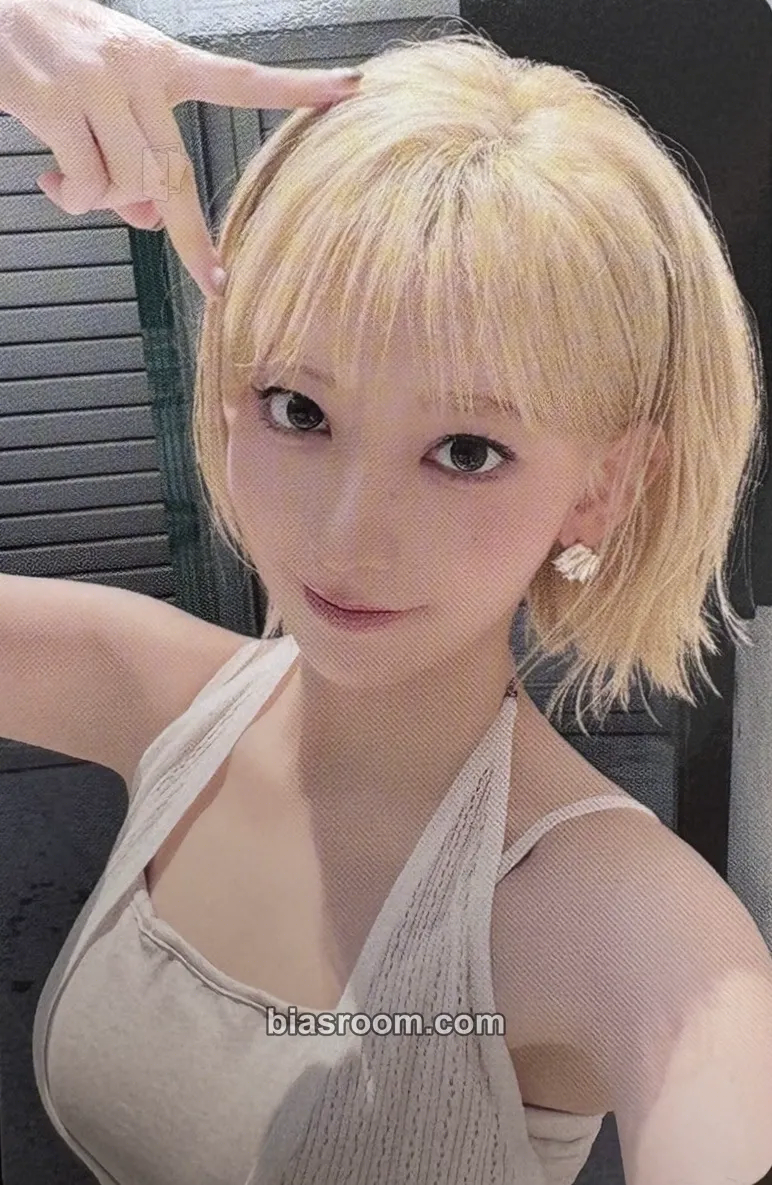 Sakura PUREFLOW pt.1 Photocard - LE SSERAFIM - LE SSERAFIM K-pop photocard