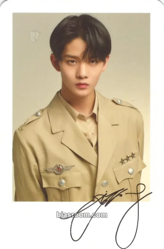 Wanna One - Jinyoung - ONE : THE WORLD Event merch polaroid