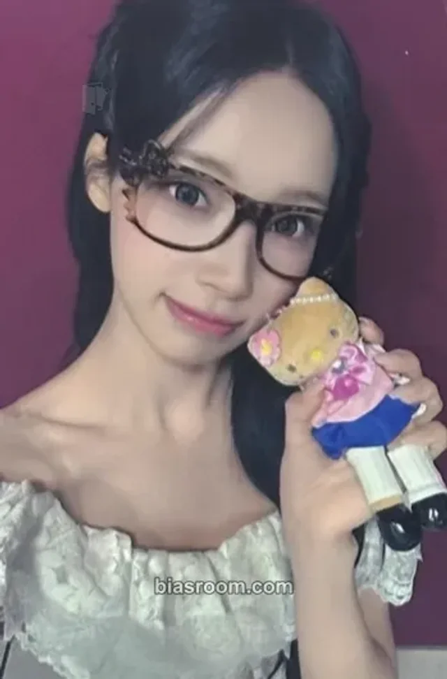 RESCENE - Woni - Runaway Album mystargoods (MSG) video call (fancall)