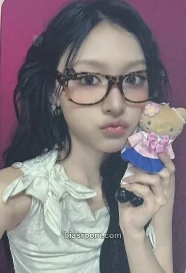 Minami Runaway Photocard - RESCENE - RESCENE K-pop photocard