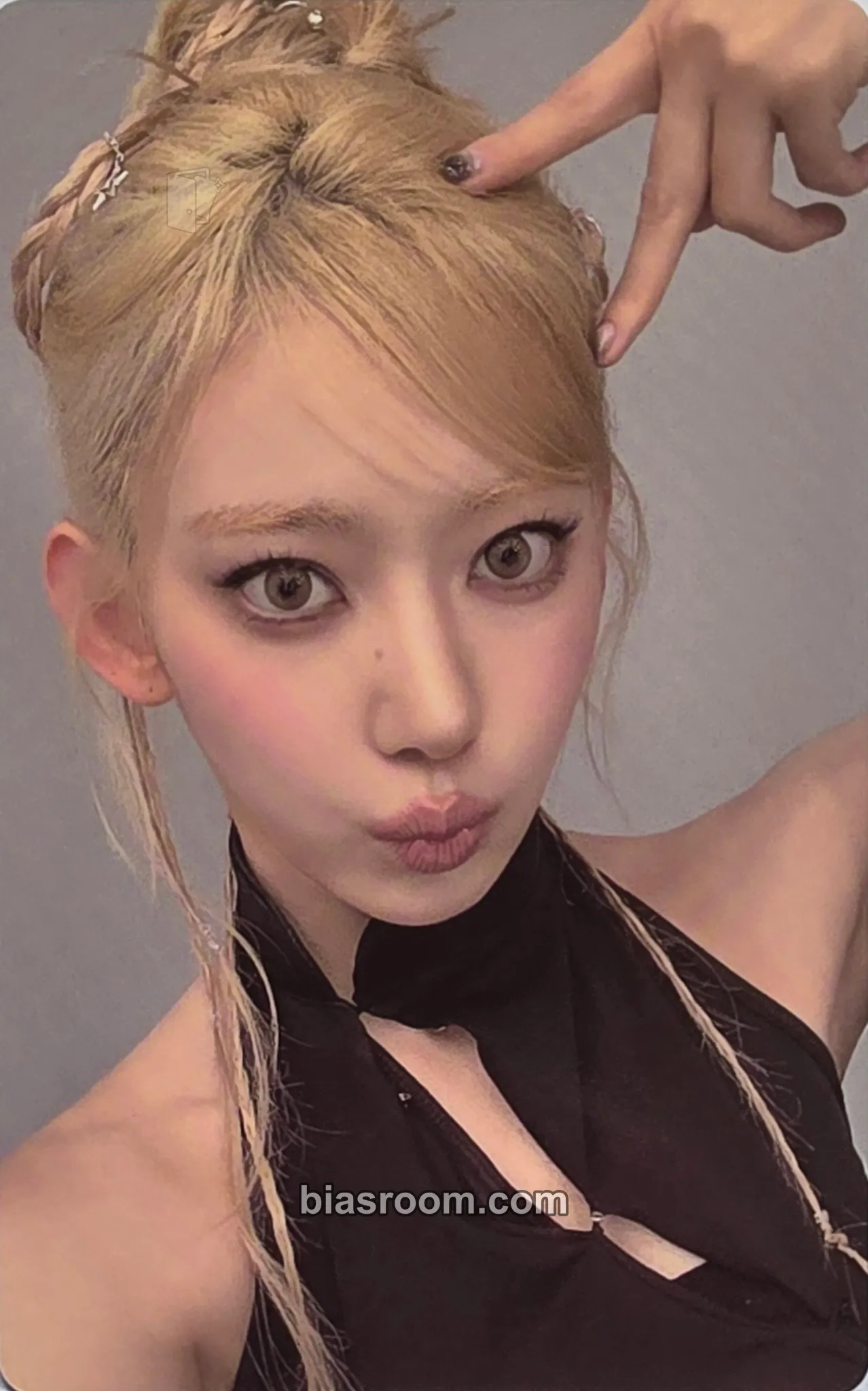 Sakura PUREFLOW pt.1 Photocard - LE SSERAFIM - LE SSERAFIM K-pop photocard