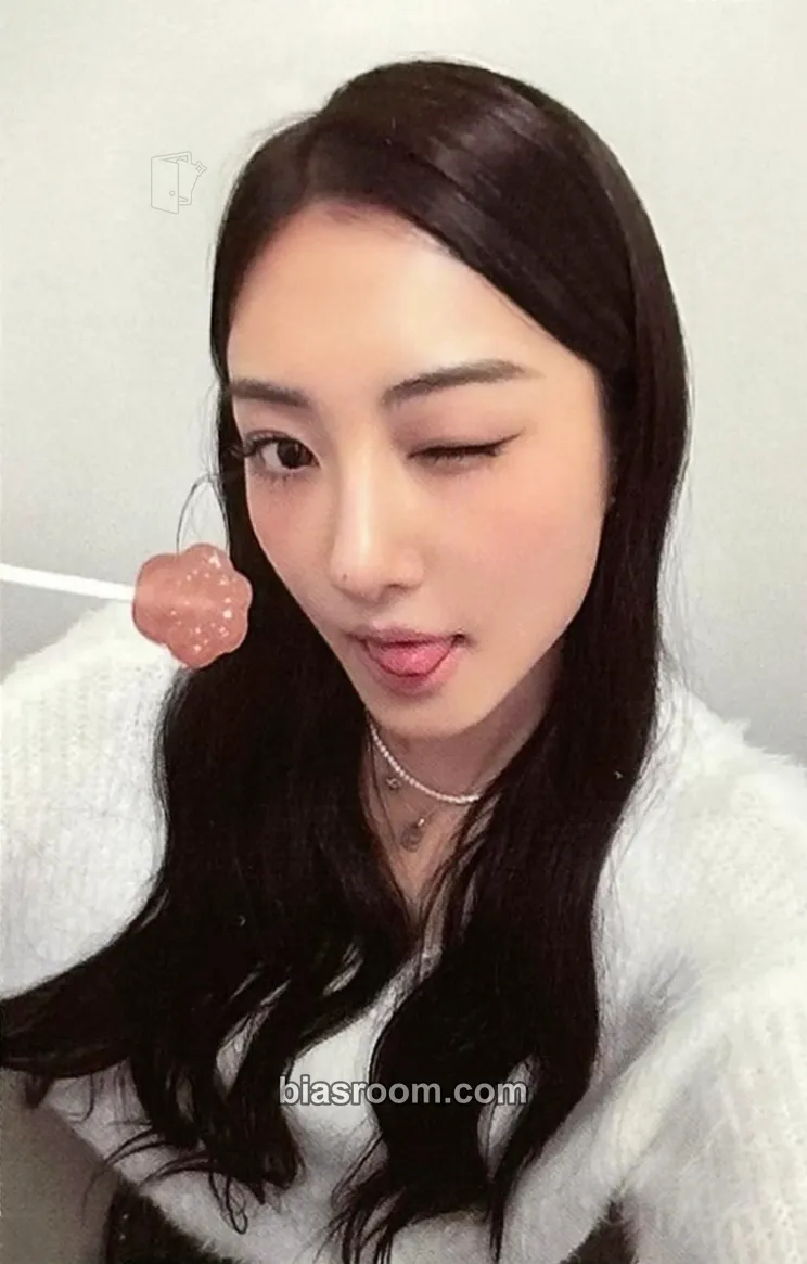 Gawon Meovv ''Be my Valentine'' Photocard - MEOVV - MEOVV K-pop photocard