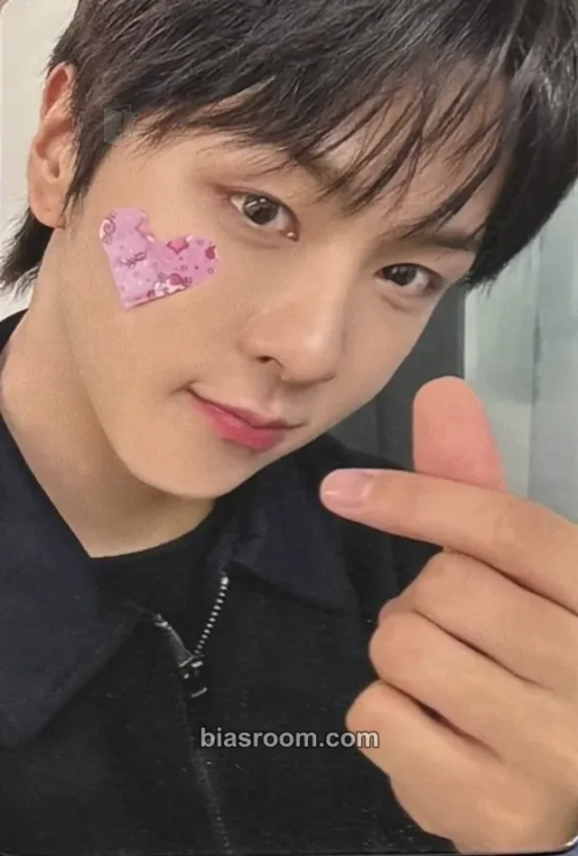BAE173 - Yoojun - NEW CHAPTER : DESEAR Album video call (fancall) round 5 jump up art event