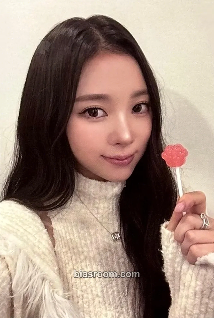 Narin Meovv ''Be my Valentine'' Photocard - MEOVV - MEOVV K-pop photocard