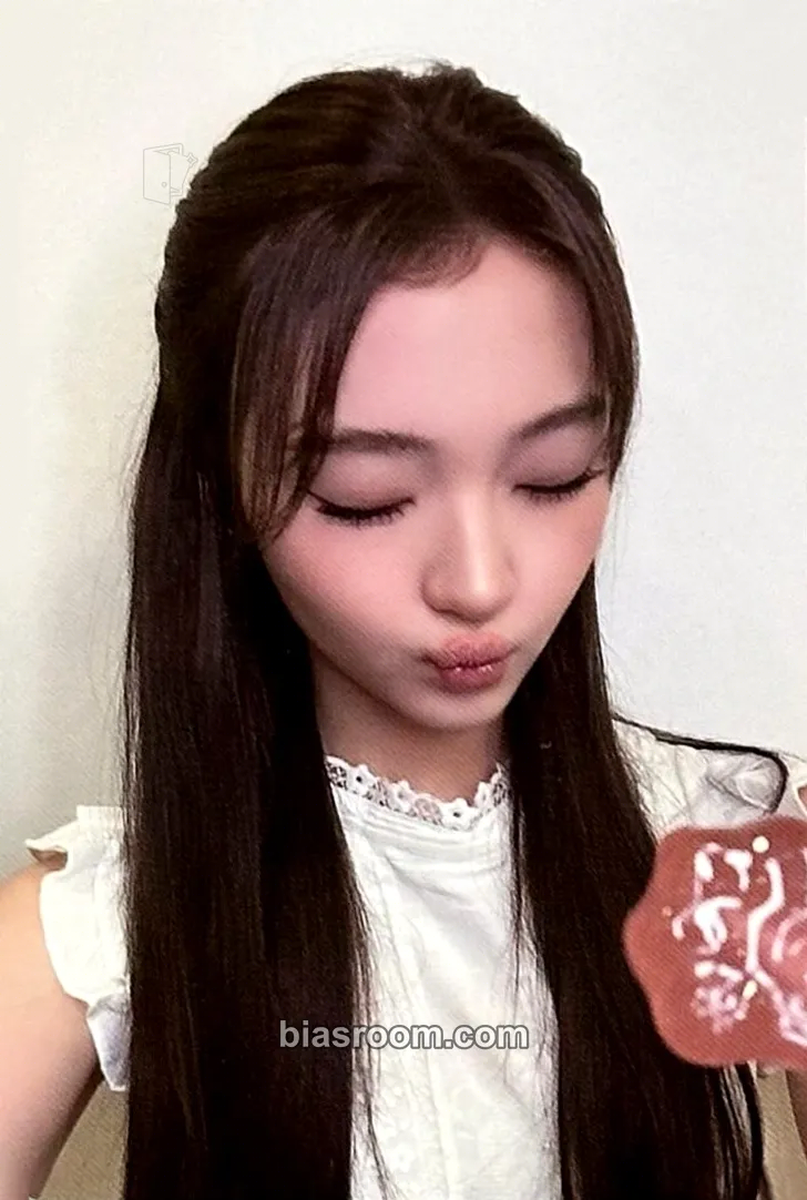 Ella Meovv ''Be my Valentine'' Photocard - MEOVV - MEOVV K-pop photocard