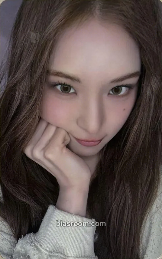 Mai Set The Tempo Photocard - izna - izna K-pop photocard