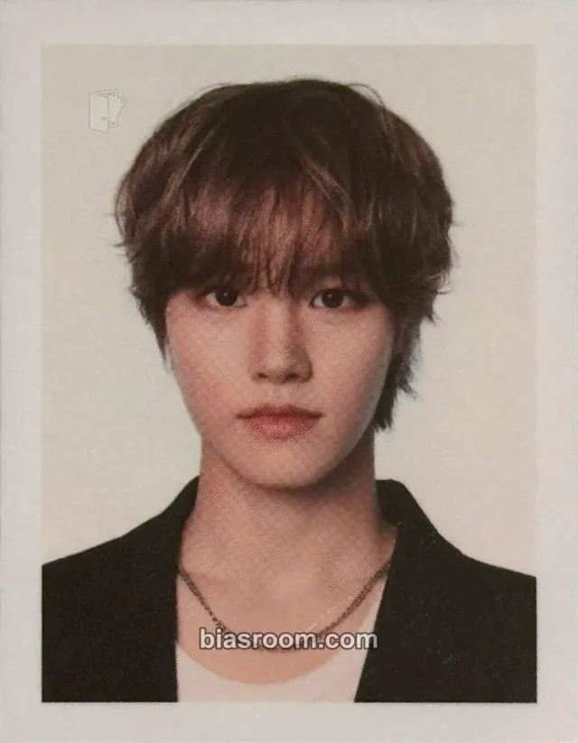 AHOF - Juwon - AHOF 1ST TOUR: THE FIRST SPARK Event id holder id photo photo set merch inclusion