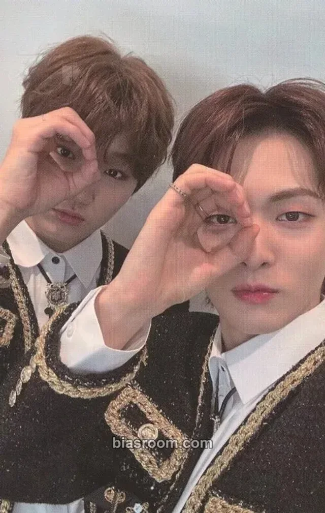 LUN8 - Takuma & Eunseop - BUFF Album album photocard visionscope version unit photocard double-sided