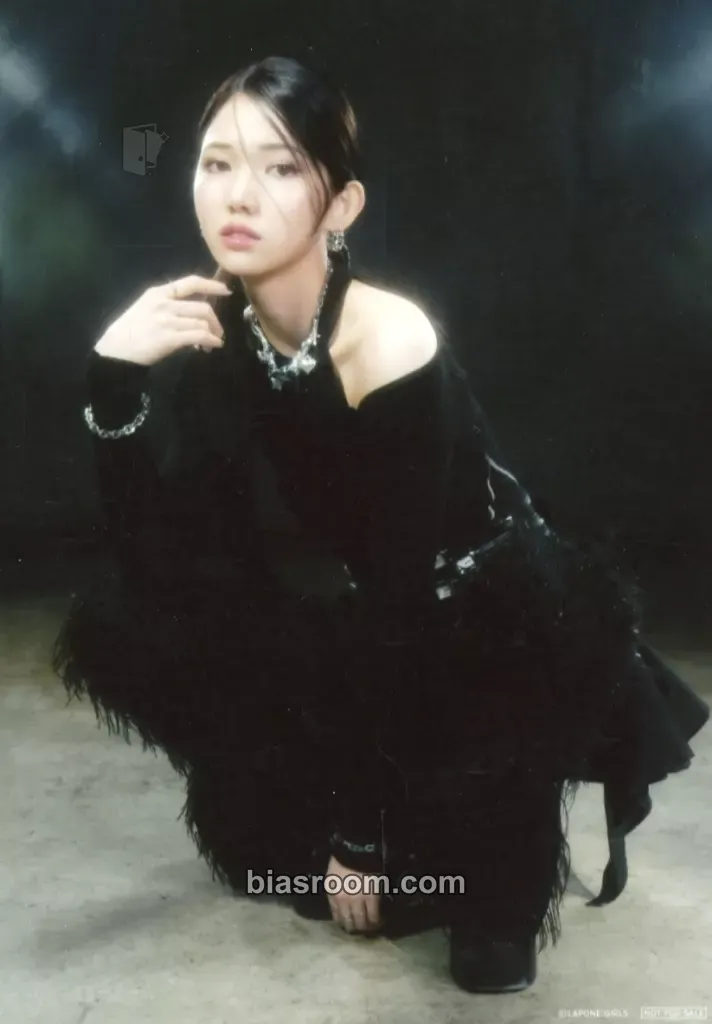 Nano Welcome Strangers Photocard - IS:SUE - IS:SUE K-pop photocard