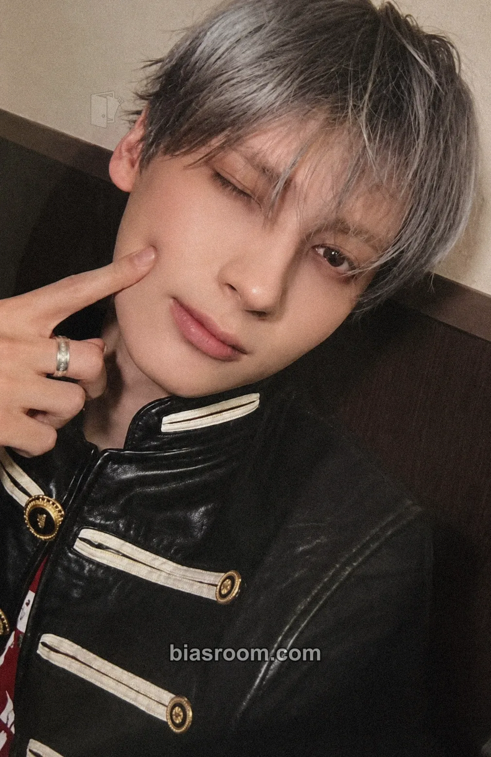 Huening Kai 7TH YEAR: A Moment of Stillness in the Thorns Photocard - TOMORROW X TOGETHER - TOMORROW X TOGETHER K-pop photocard