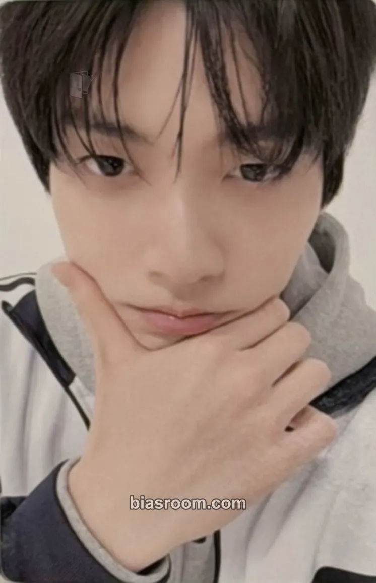 Soobin 7TH YEAR: A Moment of Stillness in the Thorns Photocard - TOMORROW X TOGETHER - TOMORROW X TOGETHER K-pop photocard