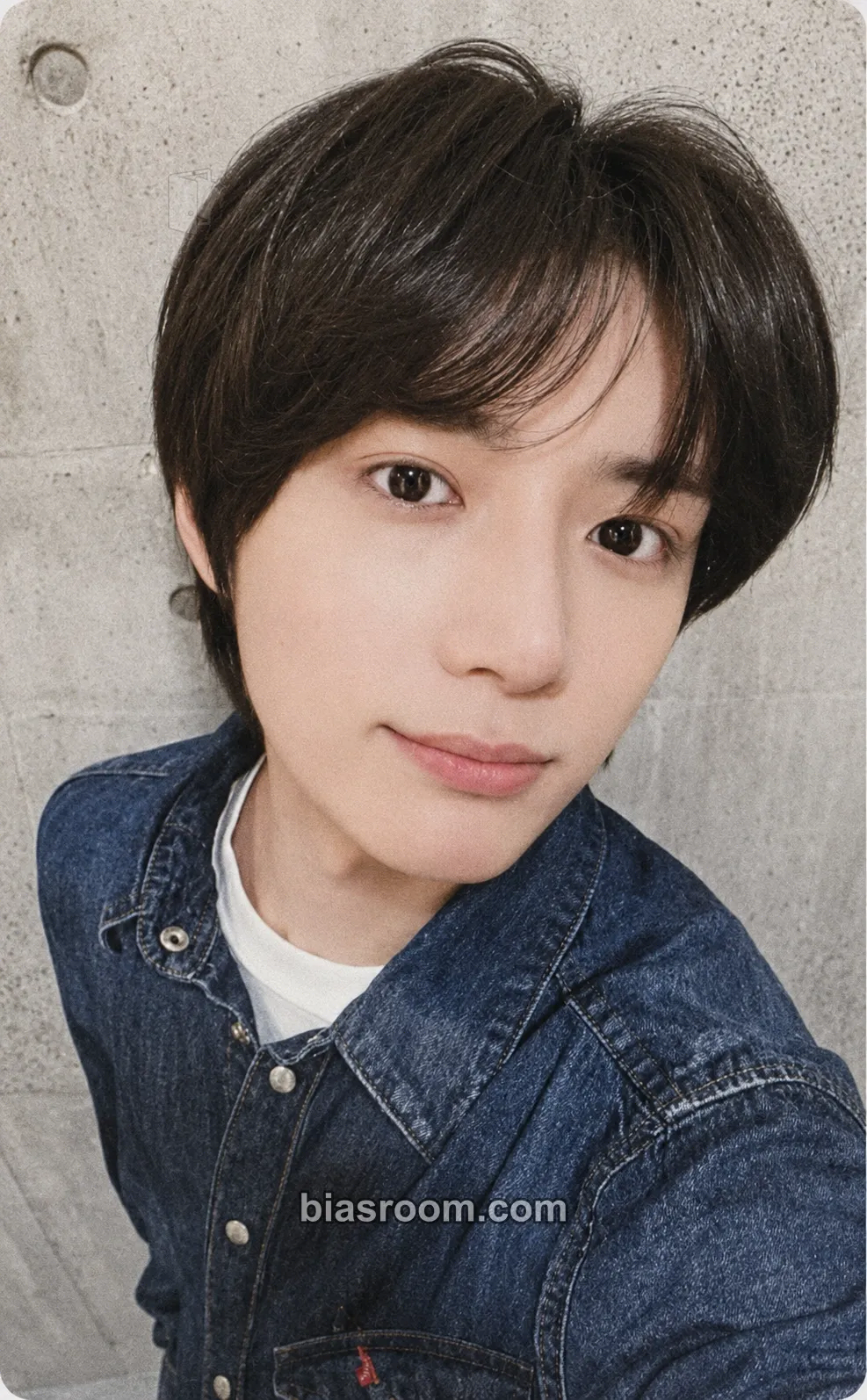 Beomgyu 7TH YEAR: A Moment of Stillness in the Thorns Photocard - TOMORROW X TOGETHER - TOMORROW X TOGETHER K-pop photocard