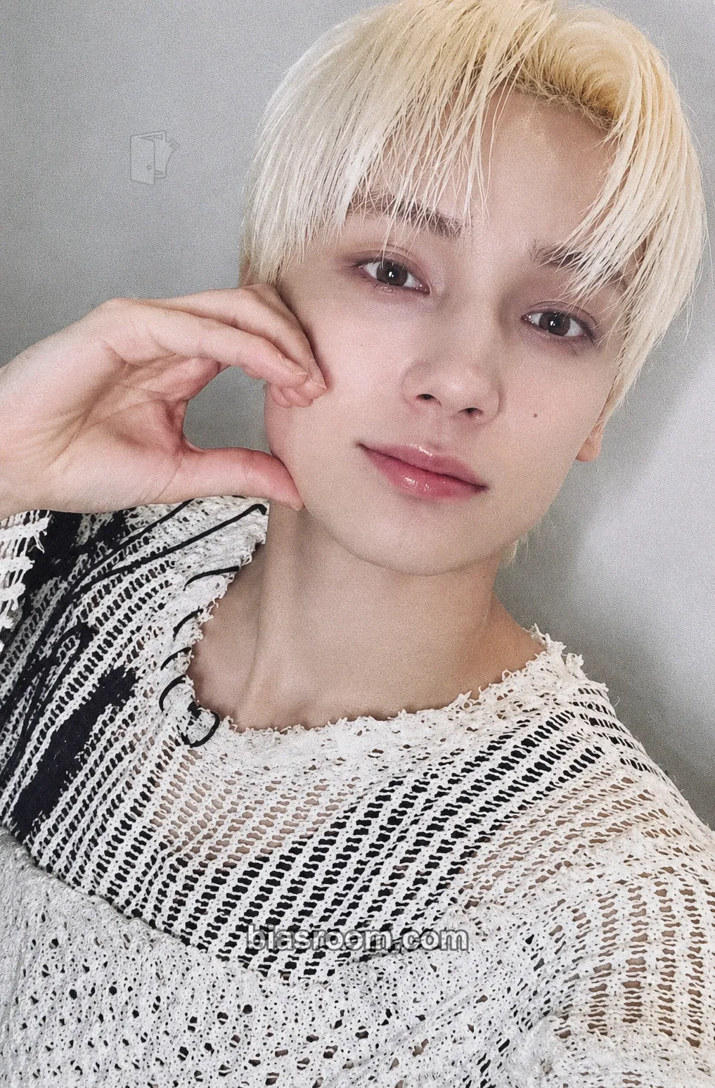 Huening Kai 7TH YEAR: A Moment of Stillness in the Thorns Photocard - TOMORROW X TOGETHER - TOMORROW X TOGETHER K-pop photocard