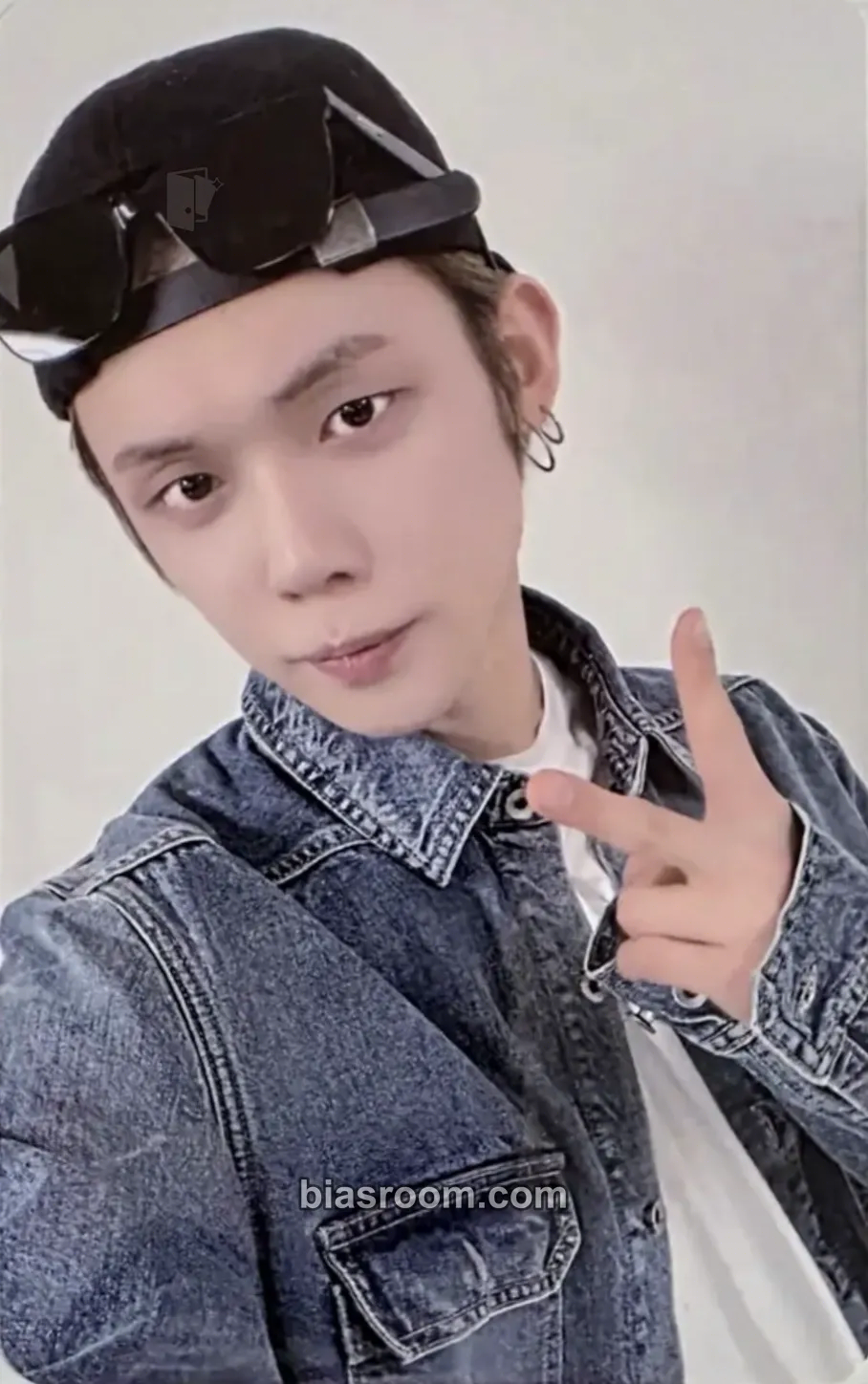 Yeonjun 7TH YEAR: A Moment of Stillness in the Thorns Photocard - TOMORROW X TOGETHER - TOMORROW X TOGETHER K-pop photocard